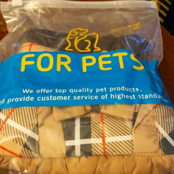 SCENEREAL Waterproof Dog Winter Coat for Dogs with Bowtie, in Beige Plaid Size S - Picture 3 of 8